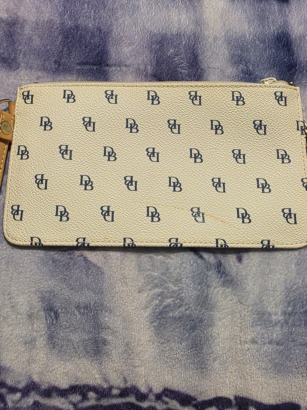 Dooney & Bourke Cream Logo Tote with Matching Wallet, Wristlet and Cardholder - Picture 5 of 13